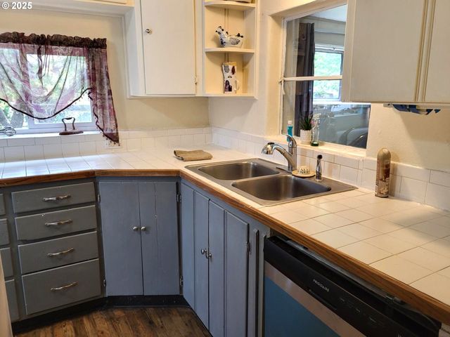 347 Ne OAK St, Sheridan, OR 97378