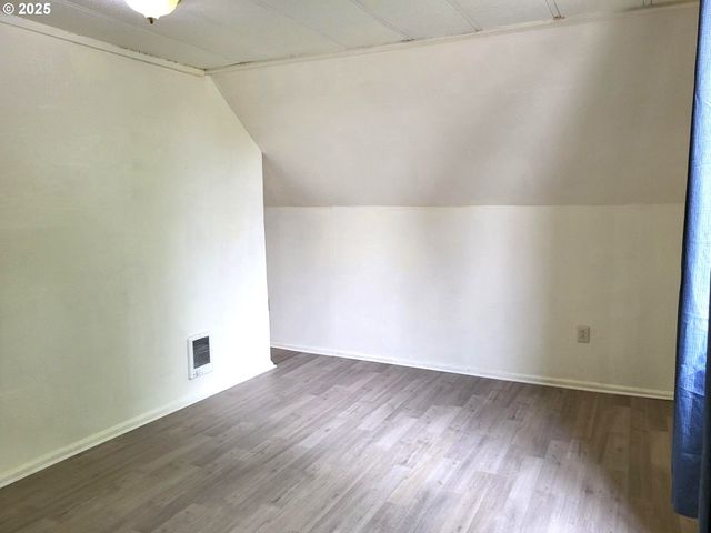 347 Ne OAK St, Sheridan, OR 97378