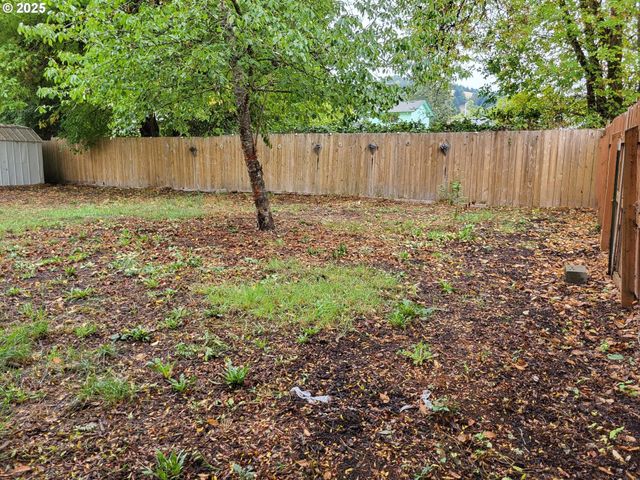 347 Ne OAK St, Sheridan, OR 97378