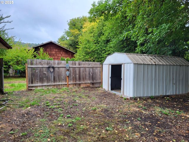 347 Ne OAK St, Sheridan, OR 97378