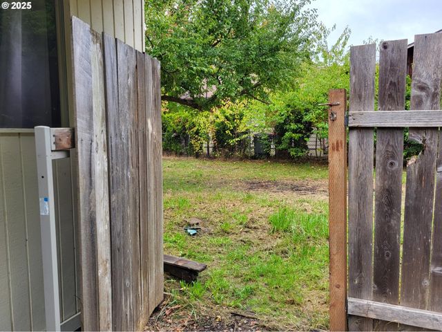 347 Ne OAK St, Sheridan, OR 97378