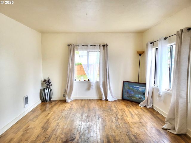 347 Ne OAK St, Sheridan, OR 97378