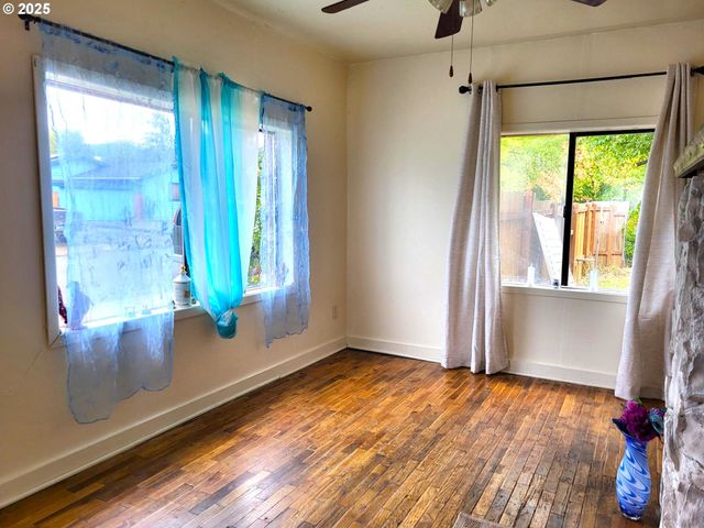 347 Ne OAK St, Sheridan, OR 97378