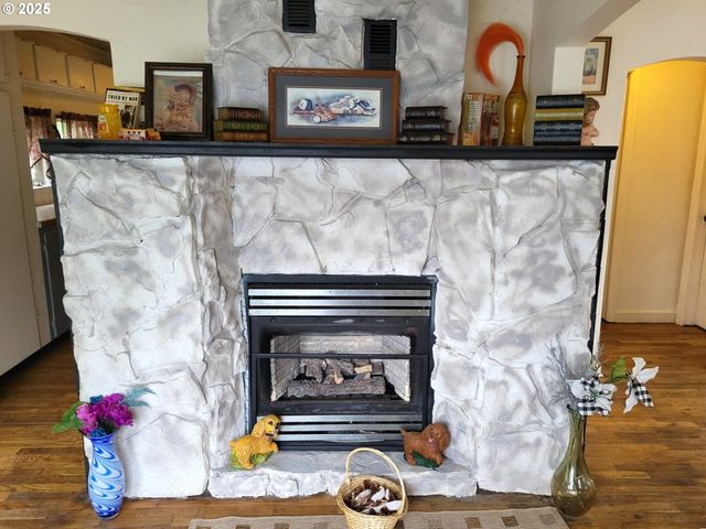 347 Ne OAK St, Sheridan, OR 97378