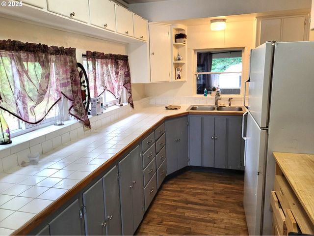 347 Ne OAK St, Sheridan, OR 97378