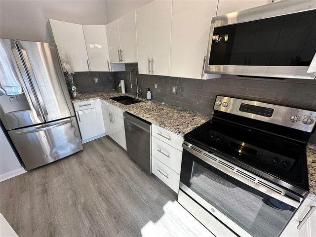 864 WATERSIDE LANE, Bradenton, FL 34209