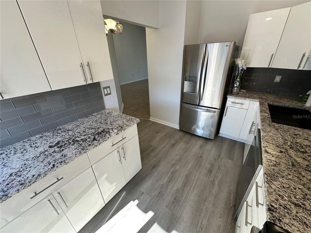 864 WATERSIDE LANE, Bradenton, FL 34209