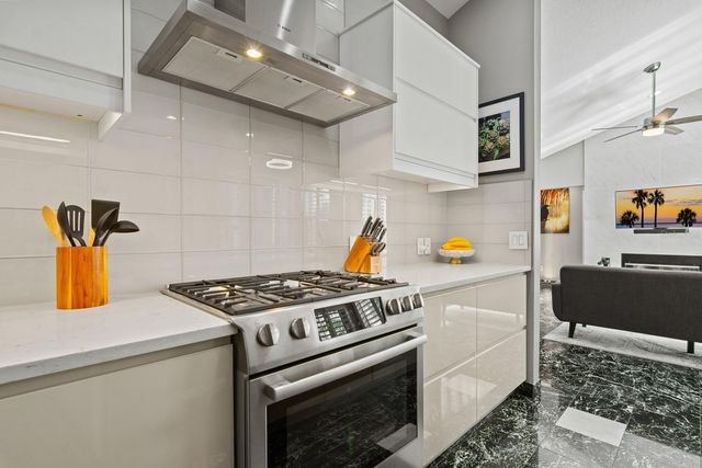 441 VILLAGE DRIVE, Tarpon Springs, FL 34689