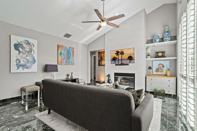 441 VILLAGE DRIVE, Tarpon Springs, FL 34689