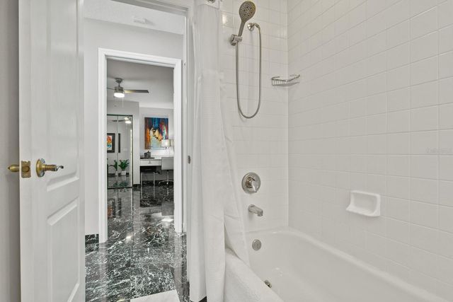 441 VILLAGE DRIVE, Tarpon Springs, FL 34689