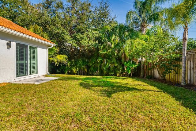 441 VILLAGE DRIVE, Tarpon Springs, FL 34689