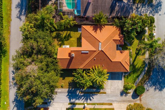 441 VILLAGE DRIVE, Tarpon Springs, FL 34689