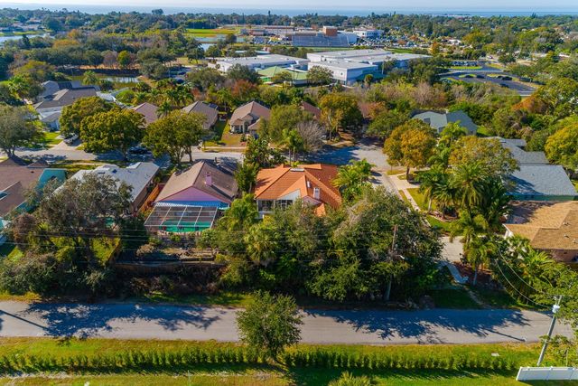 441 VILLAGE DRIVE, Tarpon Springs, FL 34689