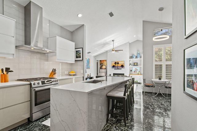 441 VILLAGE DRIVE, Tarpon Springs, FL 34689