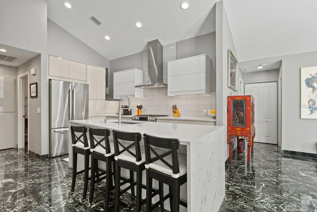 441 VILLAGE DRIVE, Tarpon Springs, FL 34689