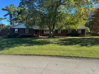 128 Essex Drive, Knoxville, TN 37922