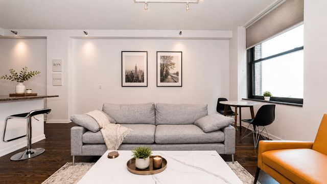 6 N Michigan Avenue 904, Chicago, IL 60602