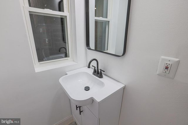 1520 E BALTIMORE ST, Baltimore, MD 21231