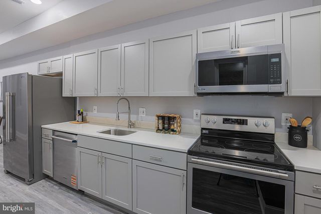 1520 E BALTIMORE ST, Baltimore, MD 21231