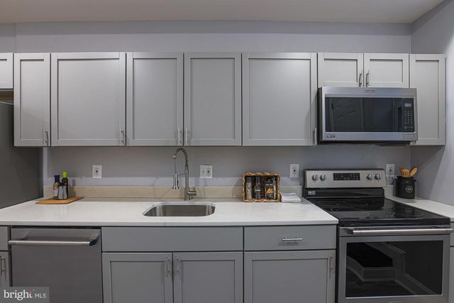 1520 E BALTIMORE ST, Baltimore, MD 21231