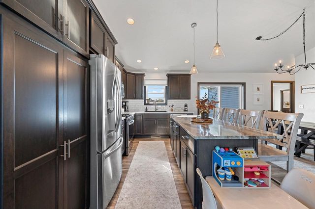 1013 GRASSY MEADOW LANE, Menasha, WI 54952