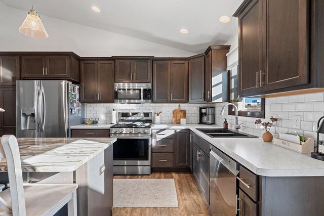 1013 GRASSY MEADOW LANE, Menasha, WI 54952