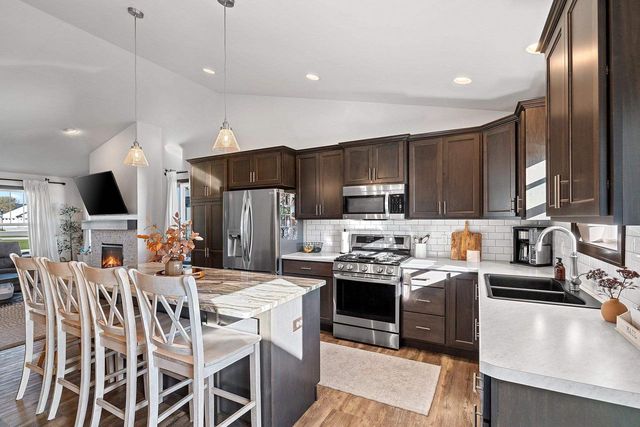 1013 GRASSY MEADOW LANE, Menasha, WI 54952
