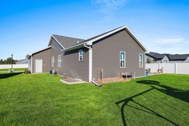 1013 GRASSY MEADOW LANE, Menasha, WI 54952