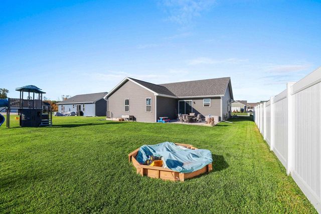 1013 GRASSY MEADOW LANE, Menasha, WI 54952