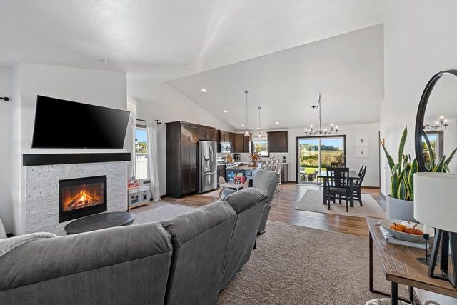 1013 GRASSY MEADOW LANE, Menasha, WI 54952