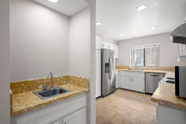 4064 Mahaila Ave C, San Diego, CA 92122