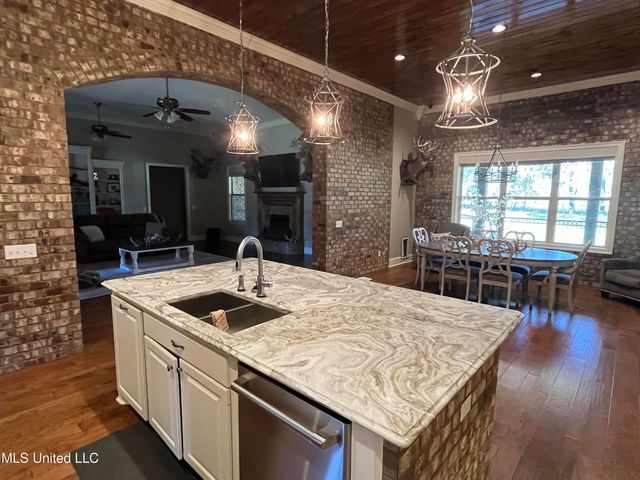 210 White Street, Florence, MS 39073