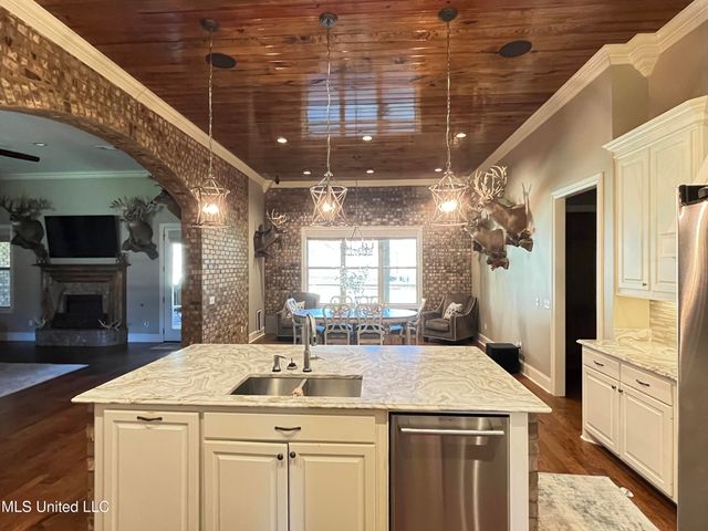 210 White Street, Florence, MS 39073