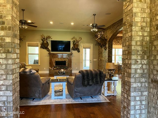 210 White Street, Florence, MS 39073