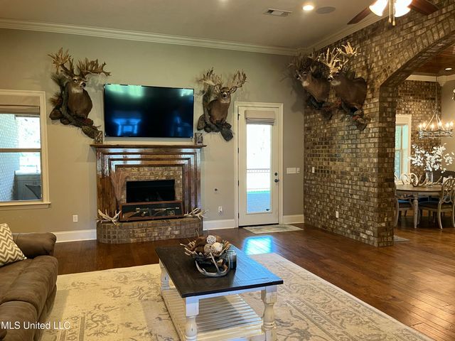 210 White Street, Florence, MS 39073