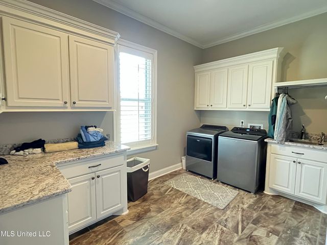 210 White Street, Florence, MS 39073