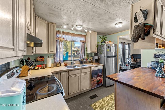 22655 W HENDERSON Street, Congress, AZ 85332