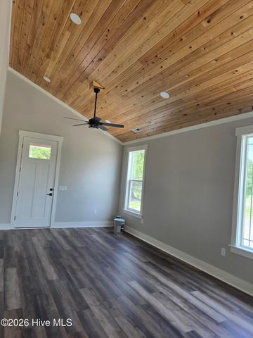 579 Stokestown Road, Wallace, NC 28466