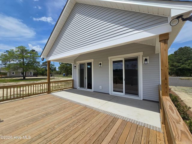 579 Stokestown Road, Wallace, NC 28466