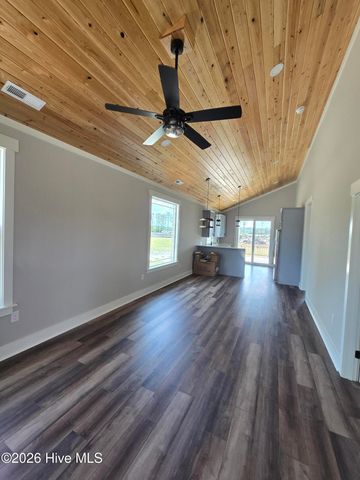 579 Stokestown Road, Wallace, NC 28466