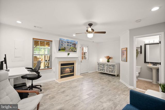 21740 KINGS CROSSING TER, Ashburn, VA 20147