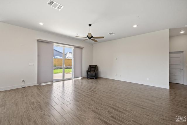 9223 Manor Forest Lane, Shafter, CA 93263