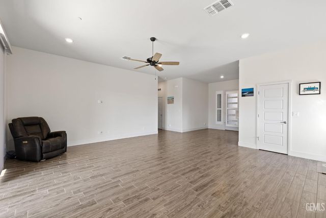 9223 Manor Forest Lane, Shafter, CA 93263