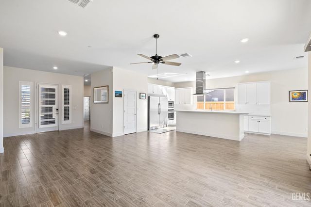 9223 Manor Forest Lane, Shafter, CA 93263