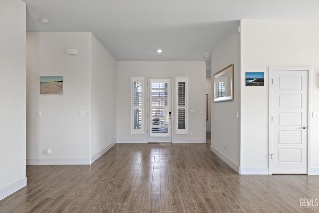 9223 Manor Forest Lane, Shafter, CA 93263