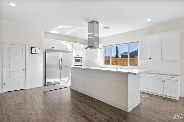 9223 Manor Forest Lane, Shafter, CA 93263