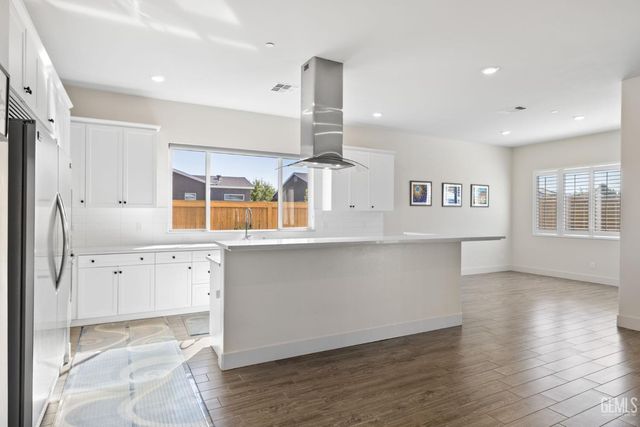 9223 Manor Forest Lane, Shafter, CA 93263