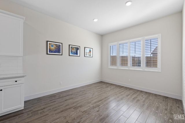 9223 Manor Forest Lane, Shafter, CA 93263