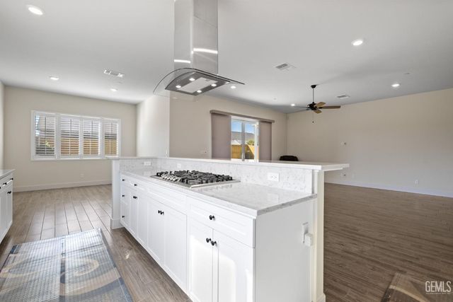 9223 Manor Forest Lane, Shafter, CA 93263