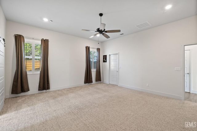 9223 Manor Forest Lane, Shafter, CA 93263